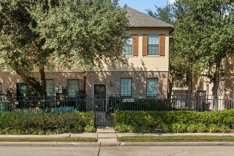 Photo of 9128 Lakes At 610 Drive, Houston, TX 77054 (MLS # 9394822)