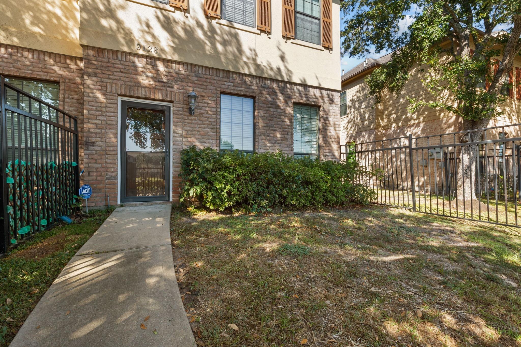 9128 Lakes At 610 Drive