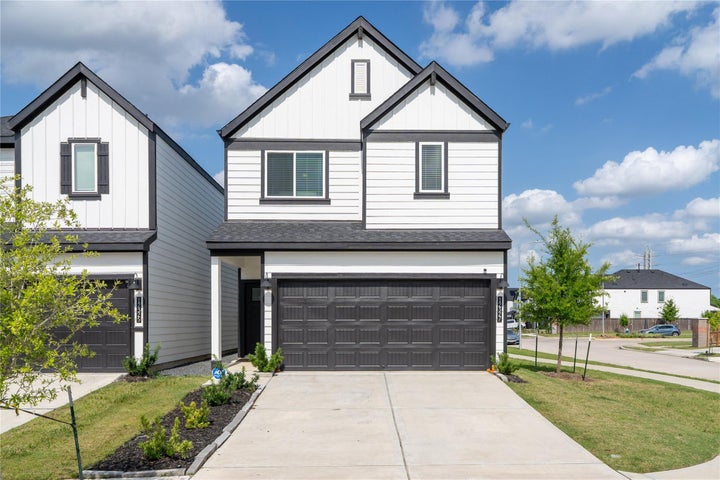 Photo 1 of 37 — 12327 Brandenburg Gate Dr Drive, Houston, TX 77047