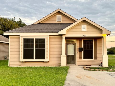 Photo of 1110 15th Street, Port Arthur, TX 77640 (MLS # 22258989) Photo of 1110 15th Street, Port Arthur, TX 77640 (MLS # 22258989)