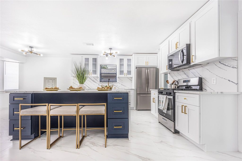 Photo of 15802 Edenvale Street, Friendswood, TX 77546 (MLS # 66378377)