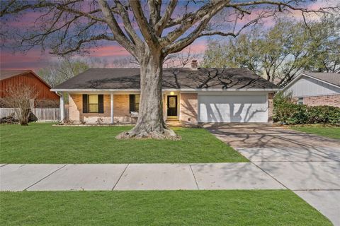 Photo of 2104 Rose Road, Pearland, TX 77581 (MLS # 30741470)