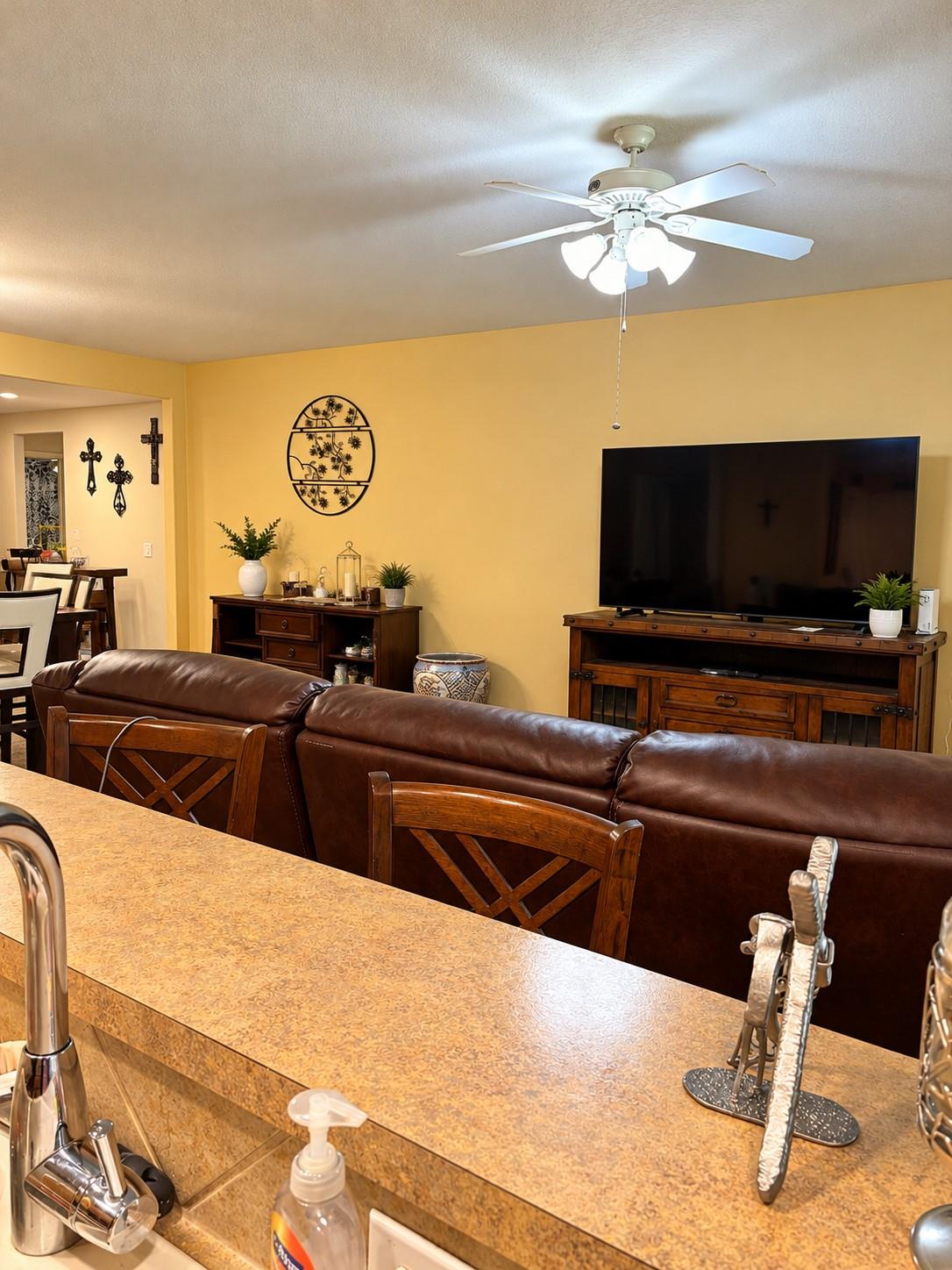 8126 Clover Leaf Drive