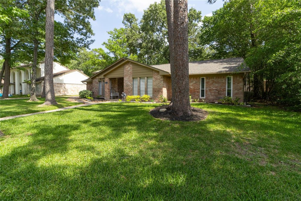 Photo of 2211 River Falls Drive, Kingwood, TX 77339 (MLS # 18488758)