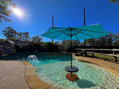 Photo of 114 Elmwood Street, Huntsville, TX 77320 (MLS # 8835014)