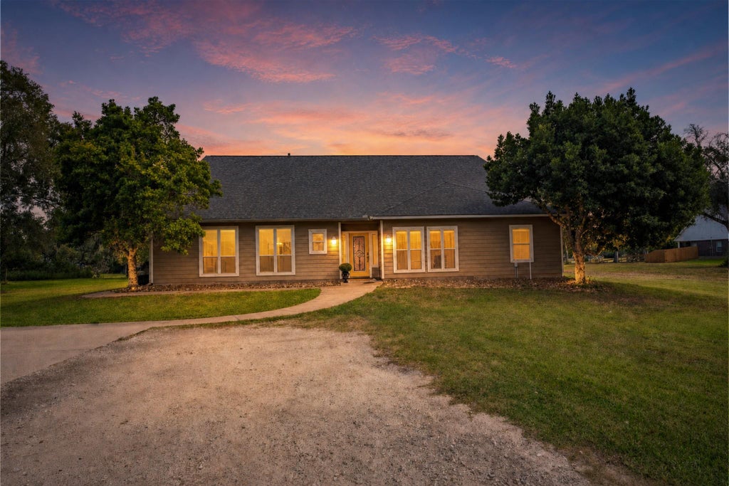 Photo of 4924 County Road 819, Brazoria, TX 77422 (MLS # 70200663)
