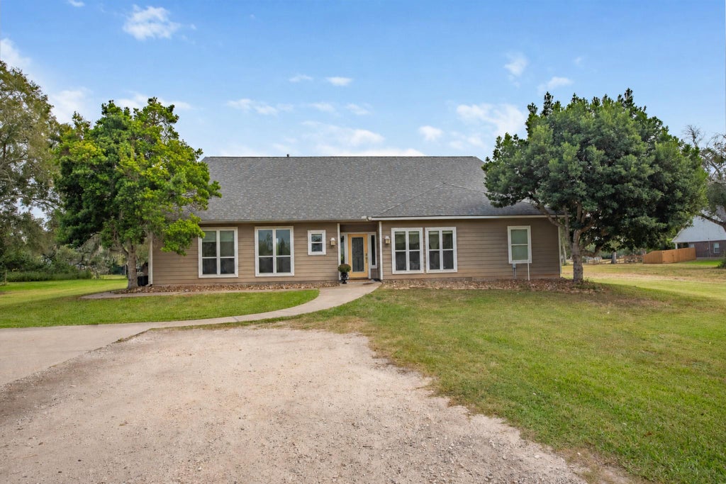 Photo of 4924 County Road 819, Brazoria, TX 77422 (MLS # 70200663)