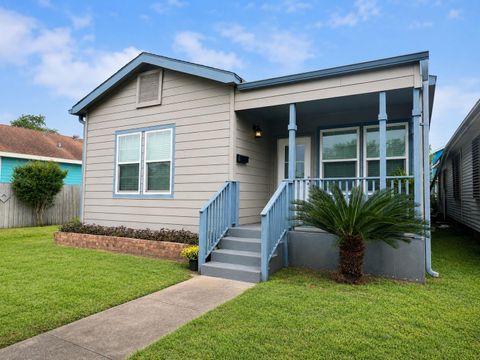 Photo of 5012 Ave K #Front, Galveston, TX 77551 (MLS # 92343634)