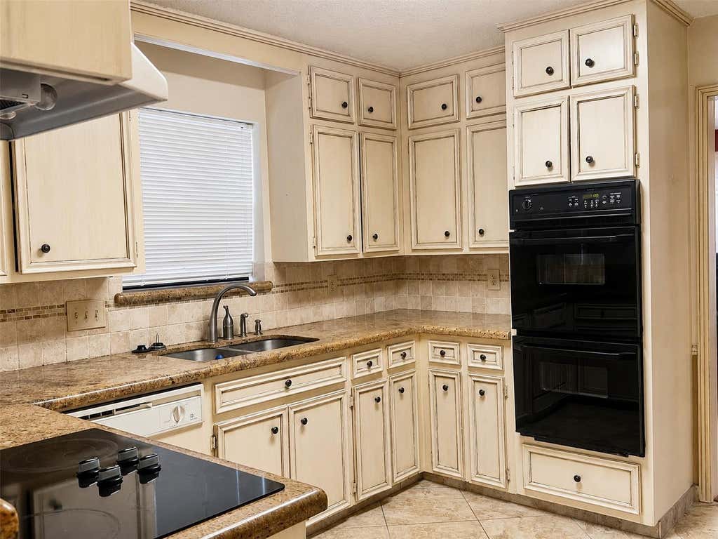 Photo of 2058 Parkdale Drive, Houston, TX 77339 (MLS # 33877150)