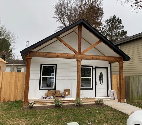 Photo of 16741 E Hammon Street, Montgomery, TX 77316 (MLS # 56375974)