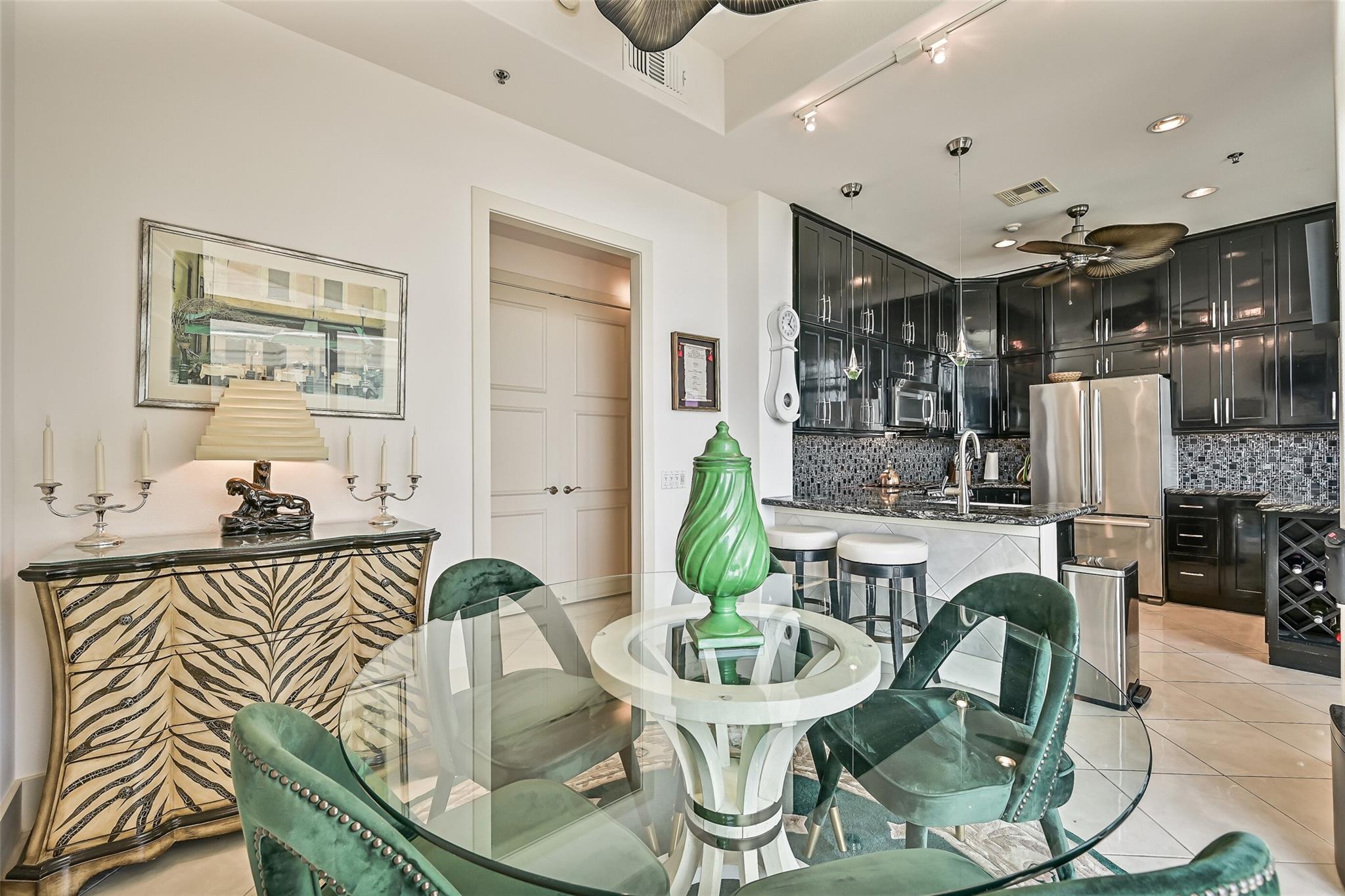 Galveston, Texas, 77550, United States, 3 Bedrooms Bedrooms, ,4 BathroomsBathrooms,Residential,Active,2035562