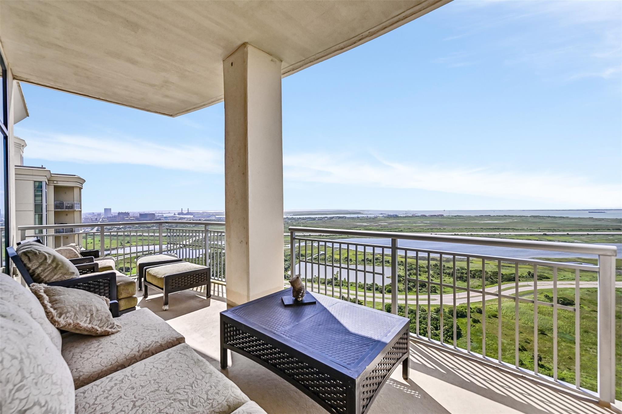 Galveston, Texas, 77550, United States, 3 Bedrooms Bedrooms, ,4 BathroomsBathrooms,Residential,Active,2035562