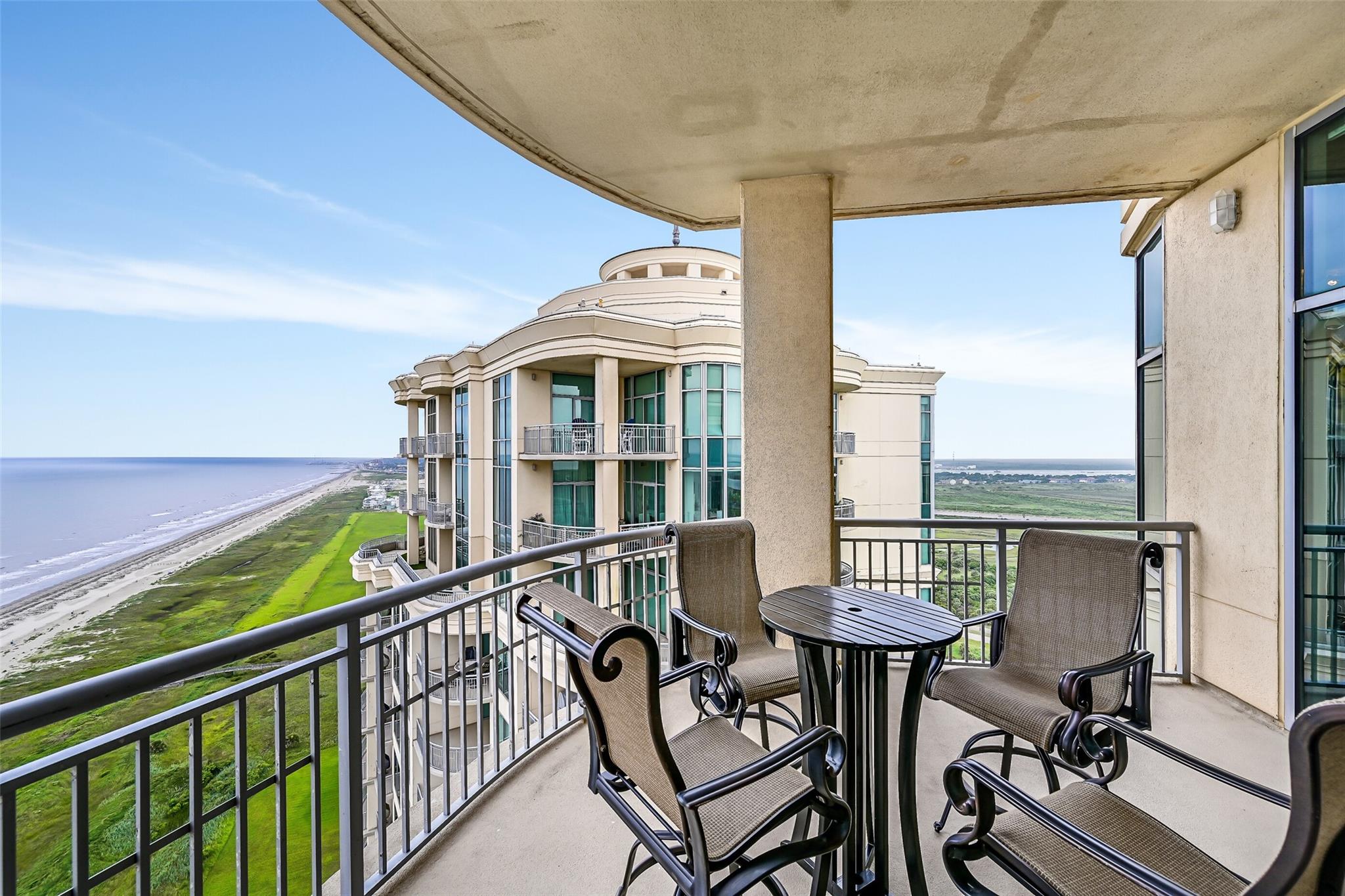 Galveston, Texas, 77550, United States, 3 Bedrooms Bedrooms, ,4 BathroomsBathrooms,Residential,Active,2035562