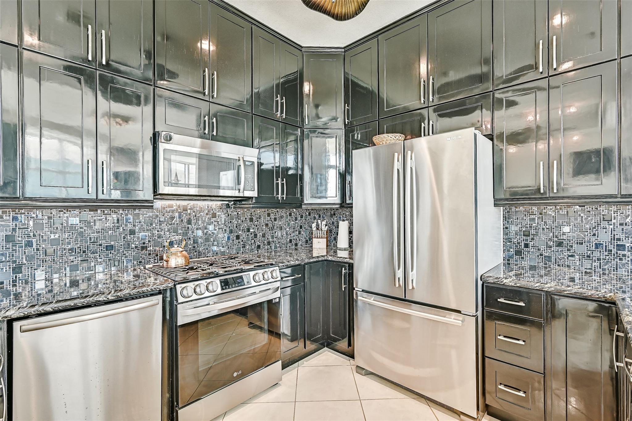 Galveston, Texas, 77550, United States, 3 Bedrooms Bedrooms, ,4 BathroomsBathrooms,Residential,Active,2035562