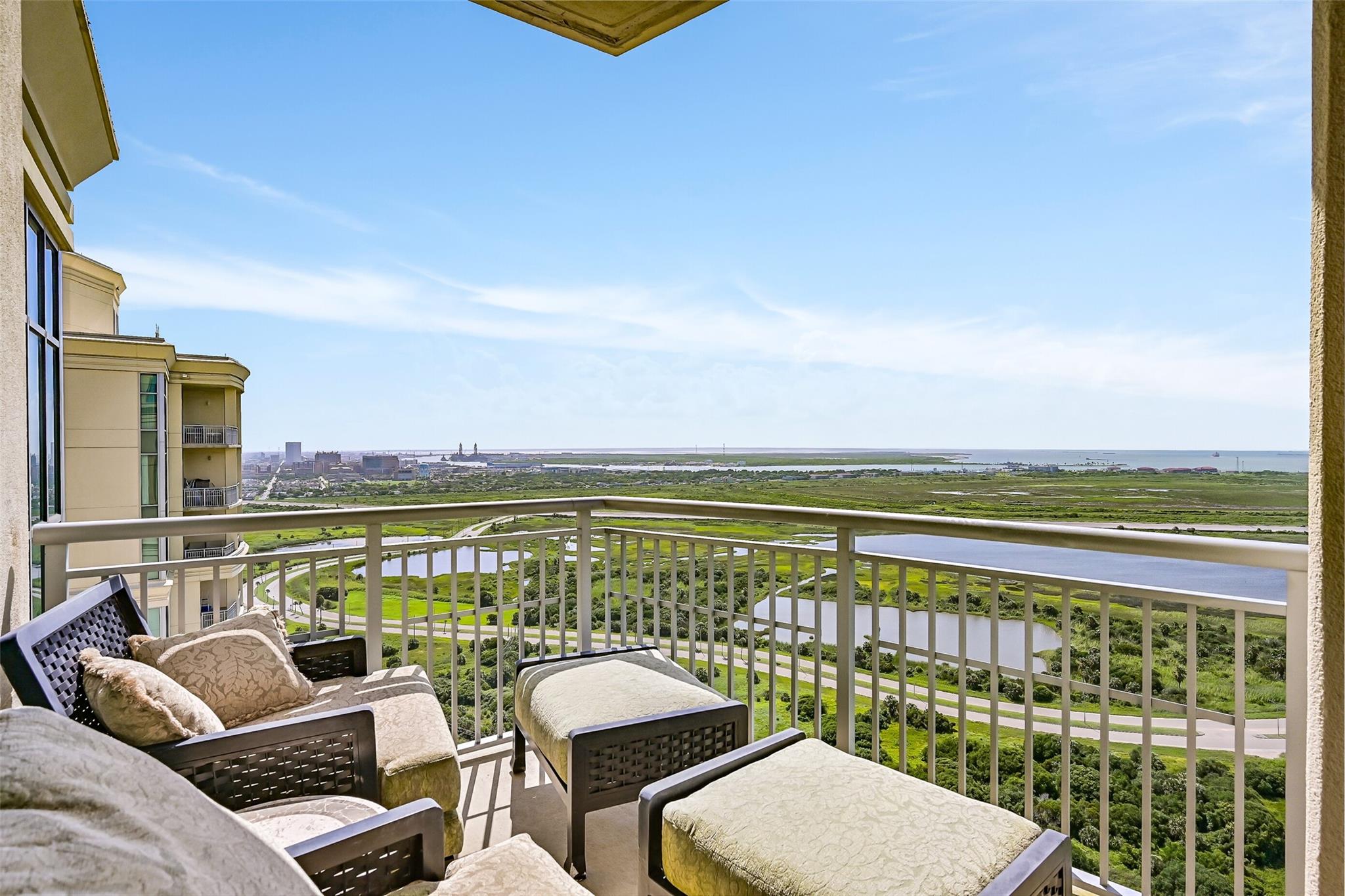 Galveston, Texas, 77550, United States, 3 Bedrooms Bedrooms, ,4 BathroomsBathrooms,Residential,Active,2035562
