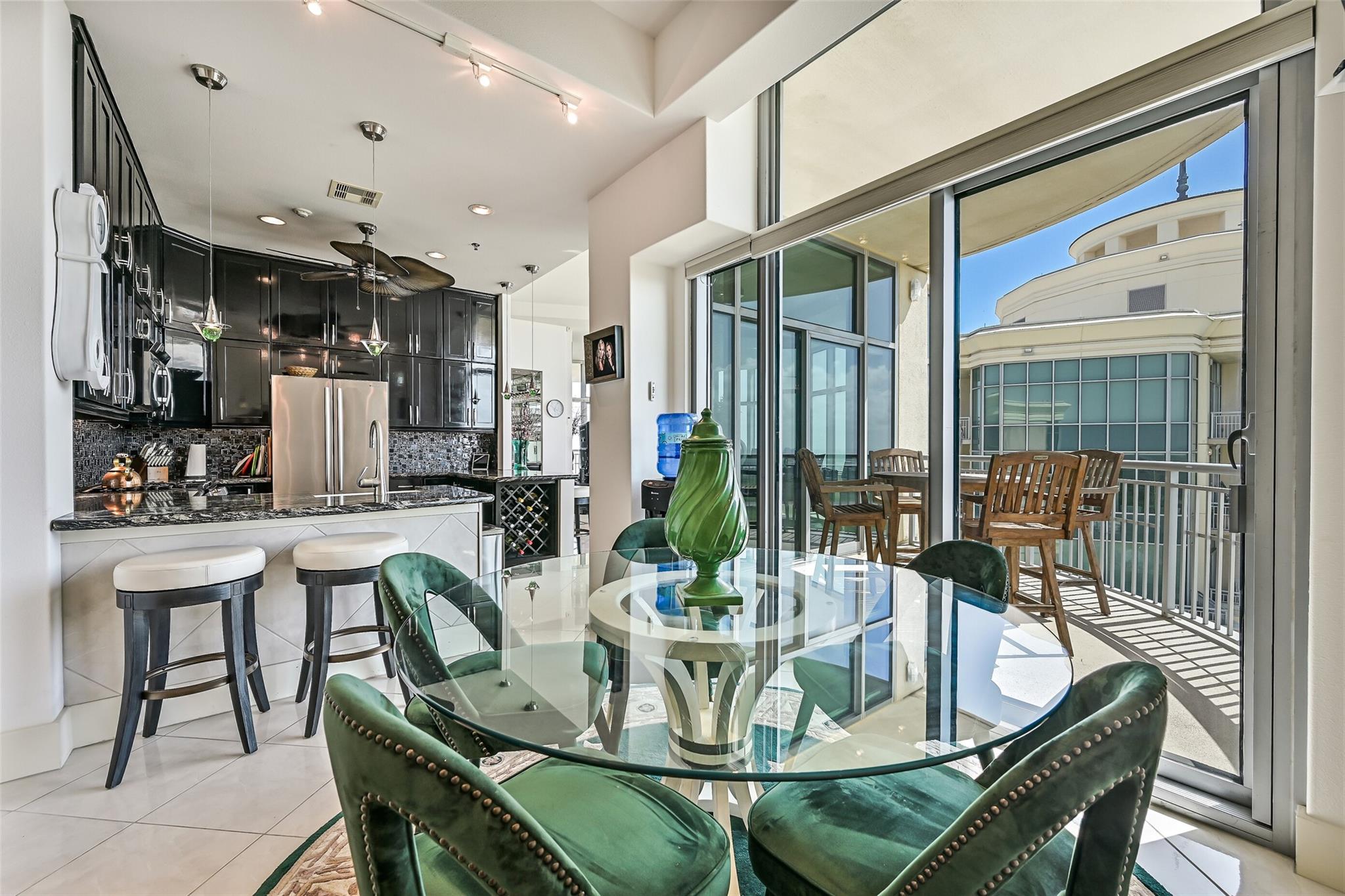 Galveston, Texas, 77550, United States, 3 Bedrooms Bedrooms, ,4 BathroomsBathrooms,Residential,Active,2035562