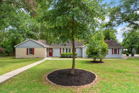 1009 Thomas Avenue Conroe TX 77301