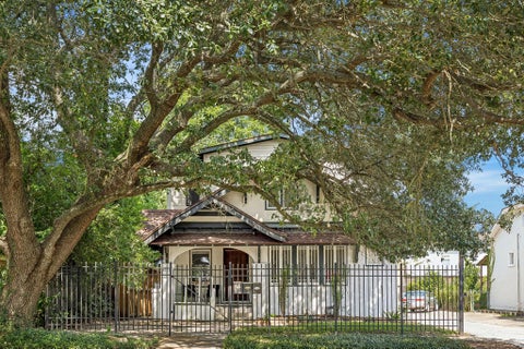Photo of 3613 Audubon Place, Houston, TX 77006 (MLS # 42397893)