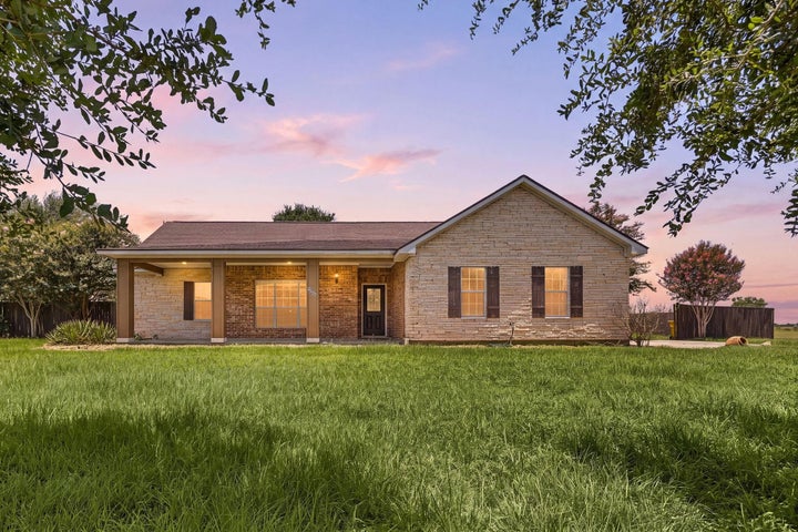 Photo 1 of 25 — 2527 Settlers Way Drive, Sealy, TX 77474