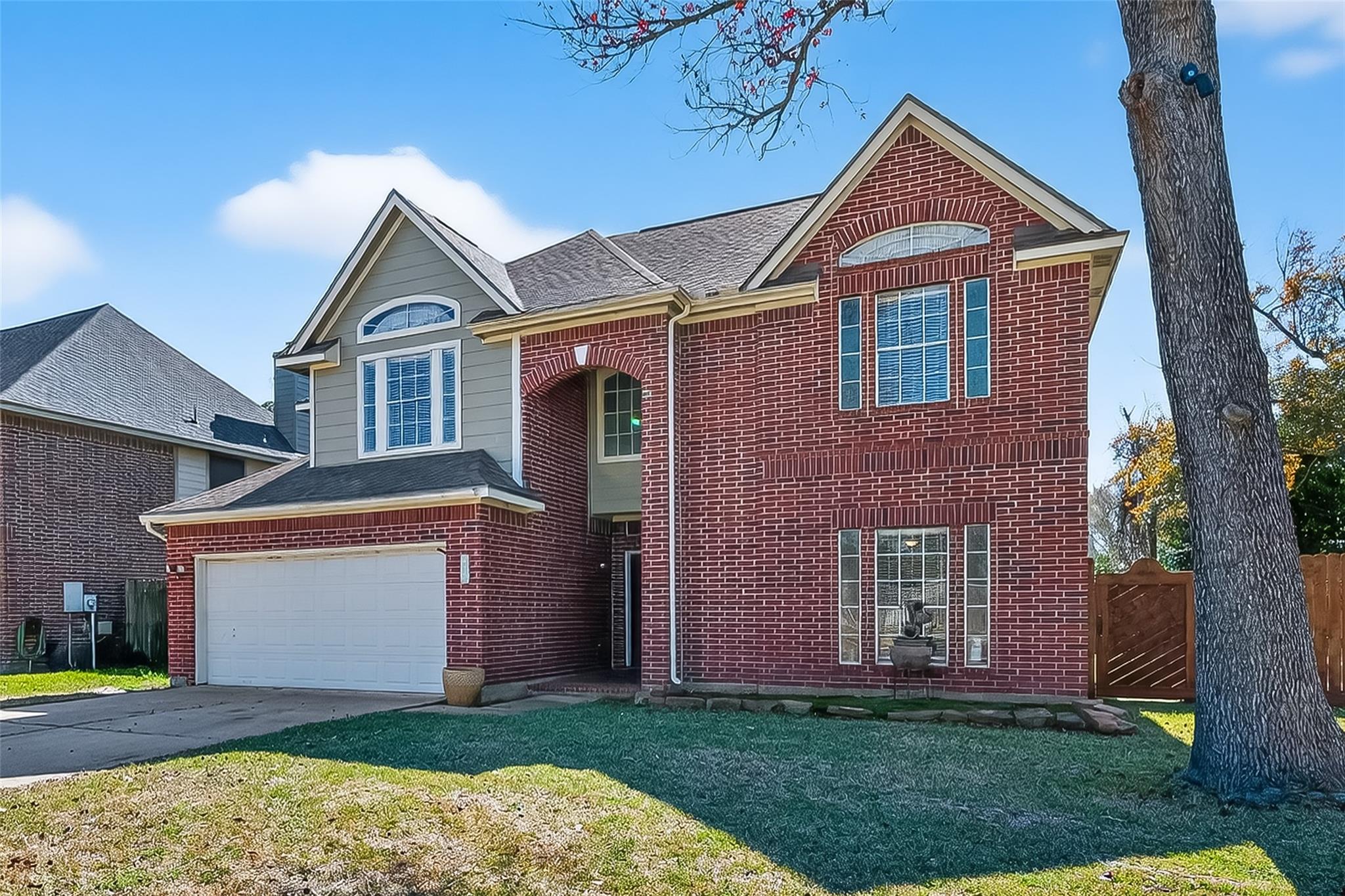 915 Highland Woods Dr