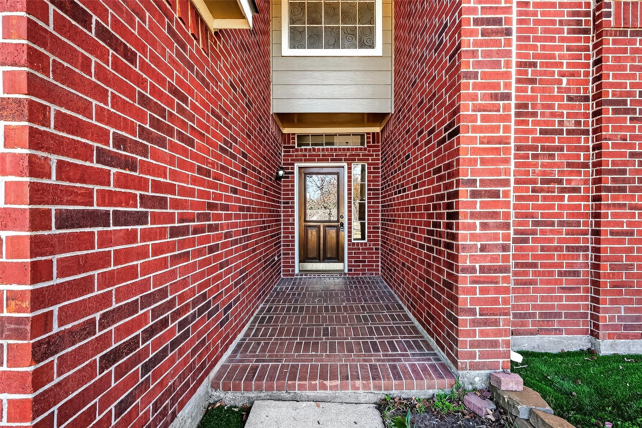 915 Highland Woods Dr