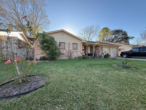 Photo of 8823 Shadow Crest Street, Houston, TX 77074 (MLS # 12236902)