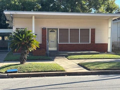 Photo of 3905 Avenue R, Galveston, TX 77550 (MLS # 42582862) Photo of 3905 Avenue R, Galveston, TX 77550 (MLS # 42582862)