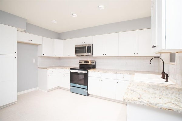 5821 SUNFOREST DR, HOUSTON, TX 77092 - Image 2d8c2d20b8008942b027e6d923d6ce21/1643255385