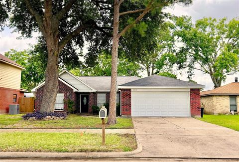 Photo of 9919 Glenkirk Drive, Houston, TX 77089 (MLS # 85743202)