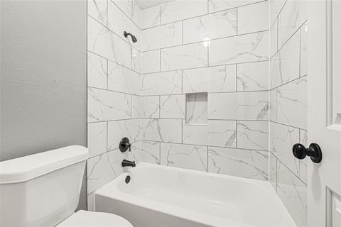 Tiny photo for 5318 Champions Way Lane, Houston, TX 77066 (MLS # 21019281)