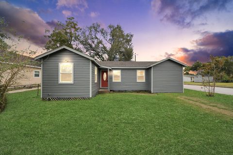 Photo of 6817 Anderson Street, Texas City, TX 77591 (MLS # 37519527)