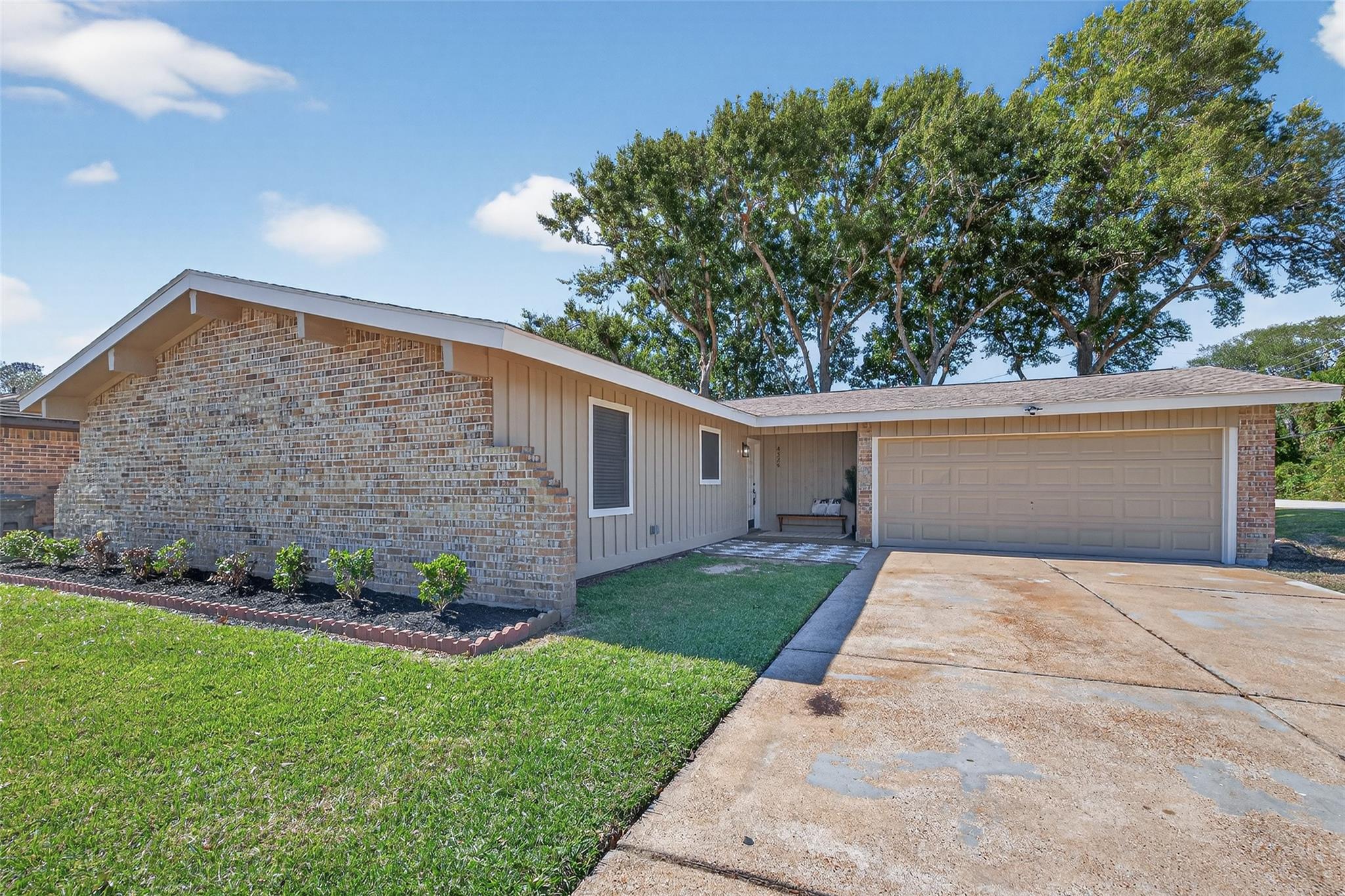 4526 N Heron Drive