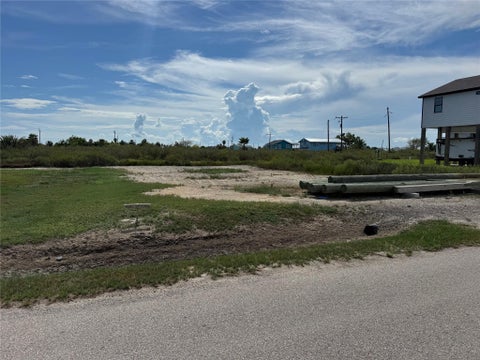 Photo of 1205 W Canal, Crystal Beach, TX 77650 (MLS # 28336753)