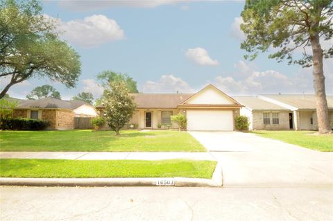 Photo of 16503 Canario Drive, Houston, TX 77083 (MLS # 93375288)