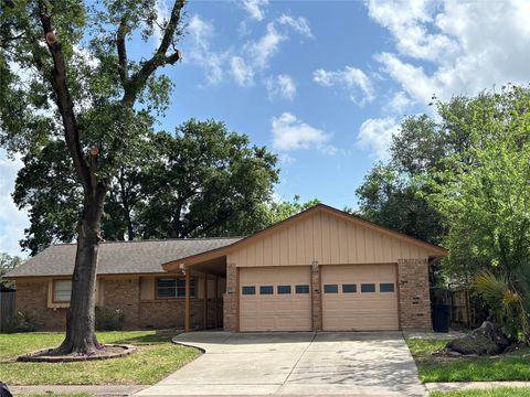 Photo of 10422 Winding Trail Road, La Porte, TX 77571 (MLS # 4446857)