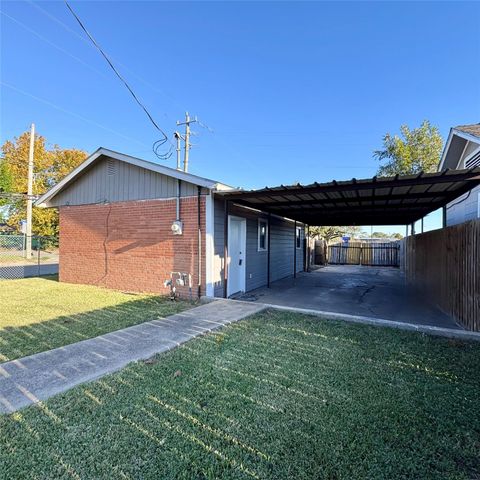 Photo of 416 Casey Street #1/2, Baytown, TX 77520 (MLS # 93357800)