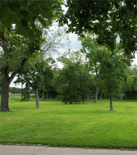 Photo of 1 Willowgrove Drive, Houston, TX 77035 (MLS # 73900674)