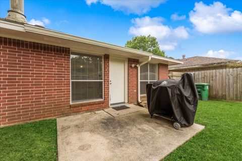 Tiny photo for 2307 Old Oak Lane, Houston, TX 77339 (MLS # 12700033)
