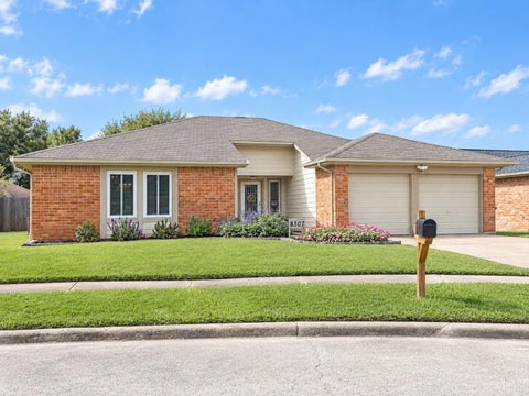 Photo of 8307 Blossom Bell Lane, Houston, TX 77489 (MLS # 16838493)