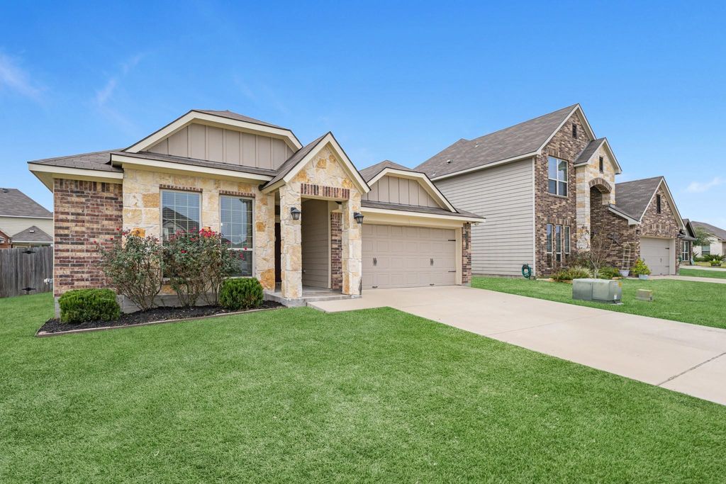 Photo of 1004 Harvest Lane, Brenham, TX 77833 (MLS # 50753884)