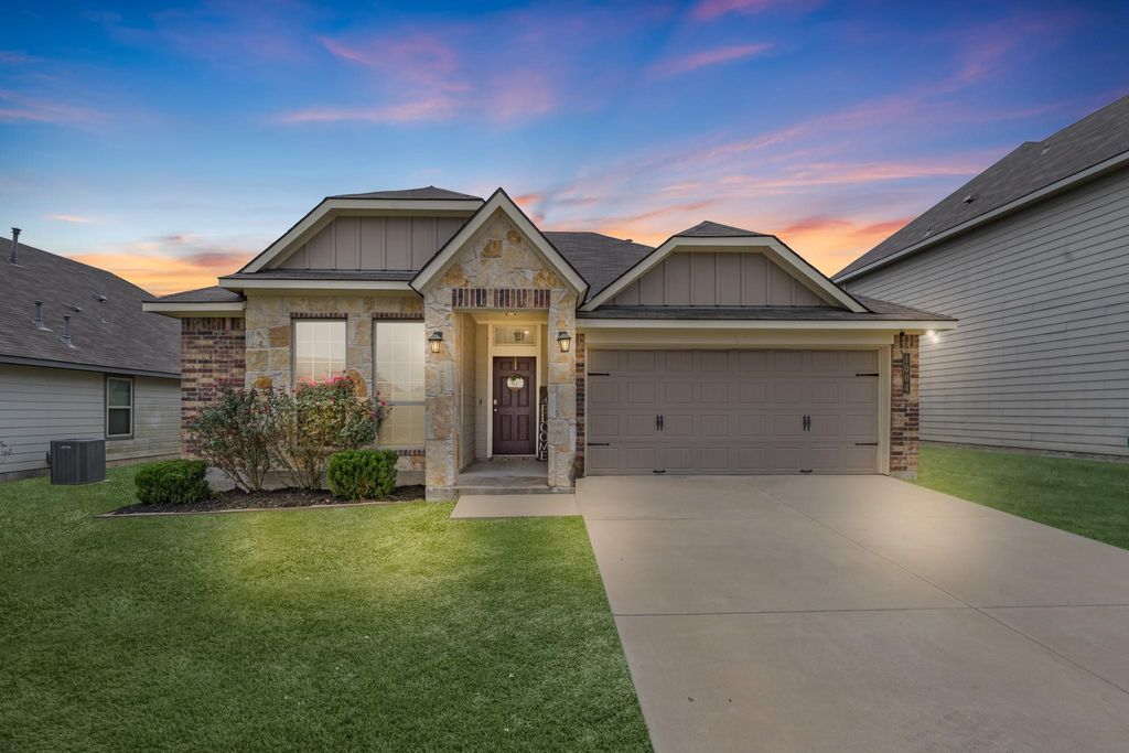 Photo of 1004 Harvest Lane, Brenham, TX 77833 (MLS # 50753884)