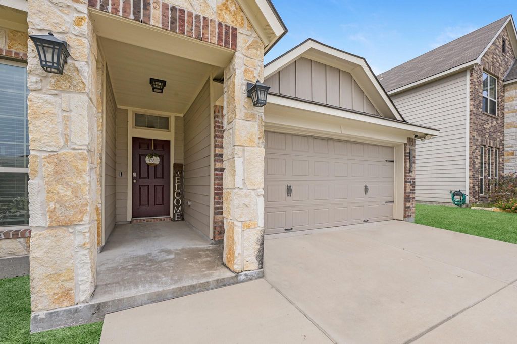 Photo of 1004 Harvest Lane, Brenham, TX 77833 (MLS # 50753884)