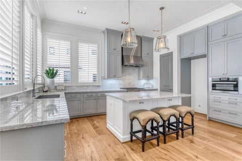 Photo of 5219 Calle Cordoba Place, Houston, TX 77007 (MLS # 71902664)