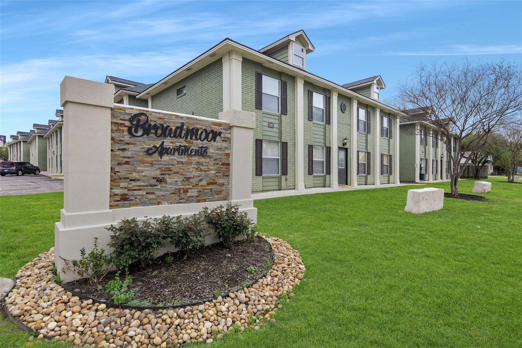 Photo of 1509 Broadmoor Drive #D, Bryan, TX 77802 (MLS # 61979110)