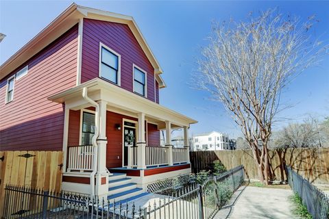 Photo of 1047 W 16th Street, Houston, TX 77008 (MLS # 18993335)