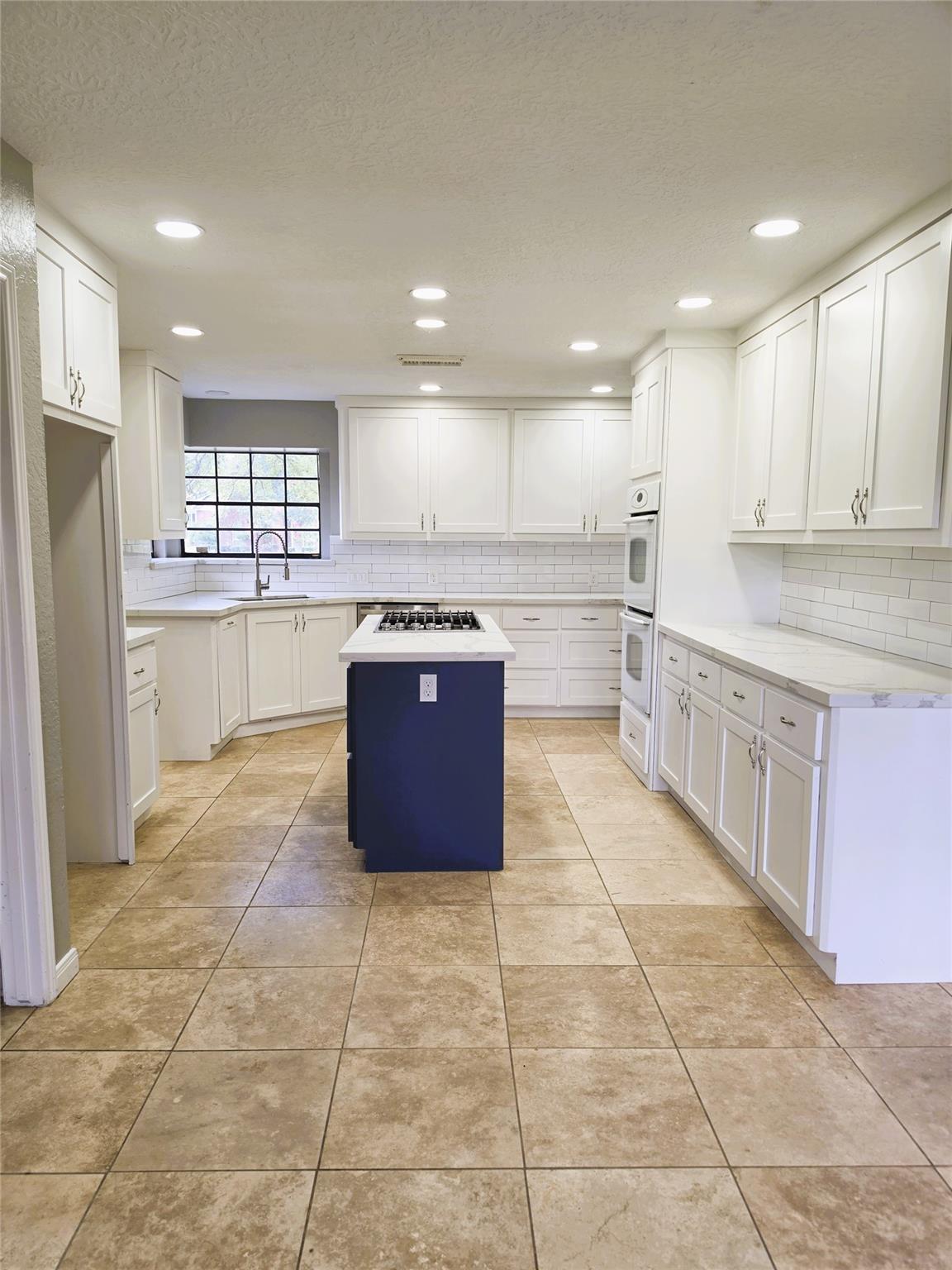 7244 Edgewater Drive