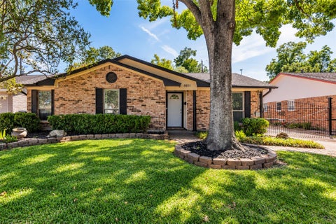 Photo of 5511 Hialeah Drive, Houston, TX 77092 (MLS # 31821667)