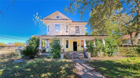 Photo of 403 Farquhar Street, Navasota, TX 77868 (MLS # 79686508)