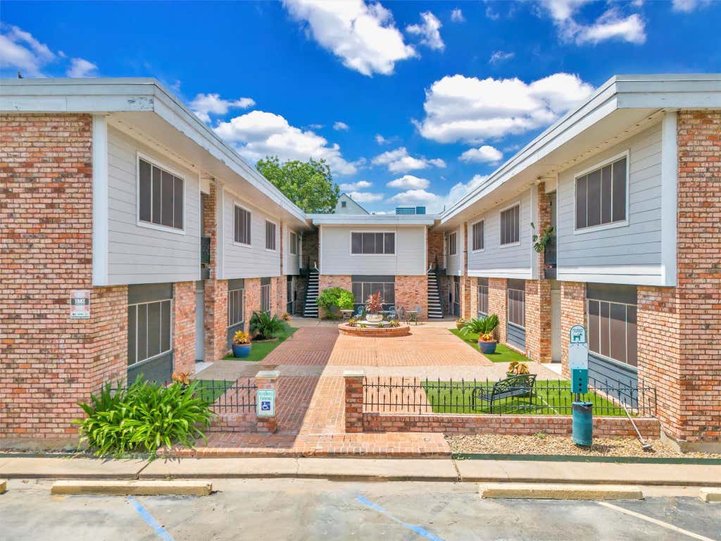 Photo of 2011 Marshall Street #15, Houston, TX 77098 (MLS # 66650581)