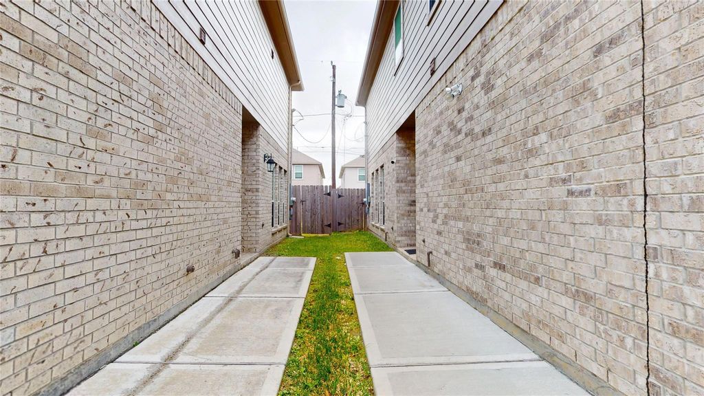 Photo of 519 Dr Martin Luther King Jr Drive, La Porte, TX 77571 (MLS # 85166279)